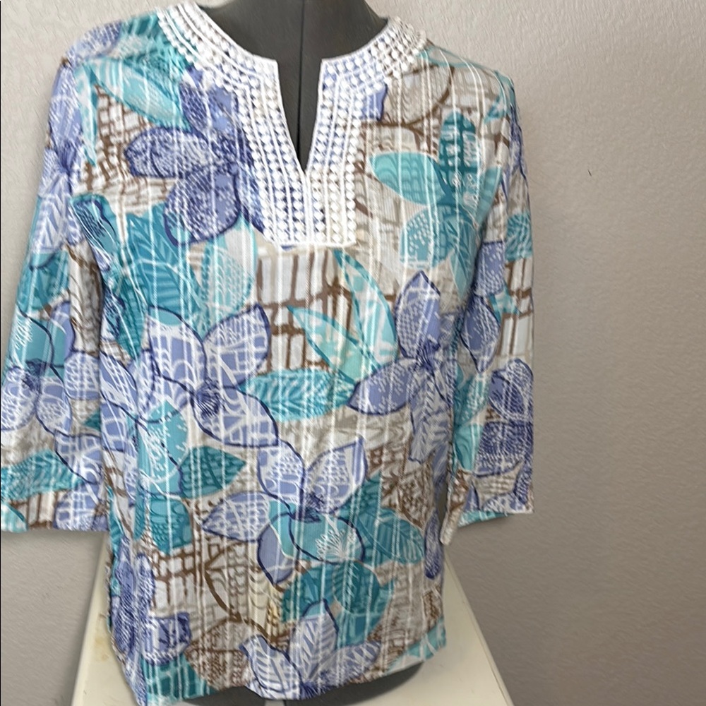Alfred Dunner Floral Blue and Brown Women's Top
Beach, Coastal
